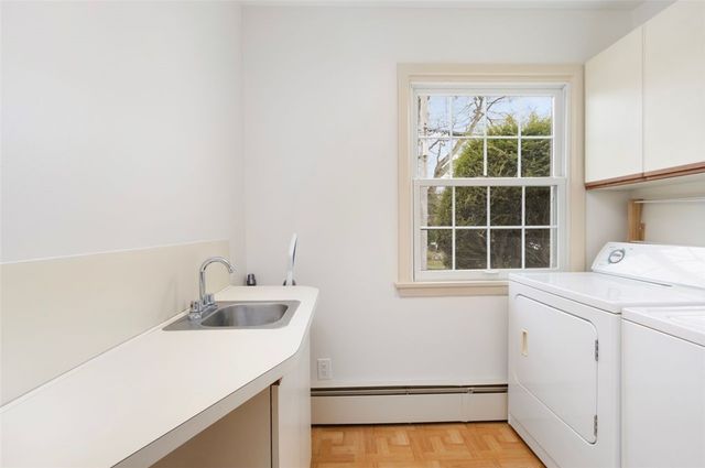 39 Greening Lane, Cranston, RI 02920