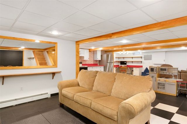 39 Greening Lane, Cranston, RI 02920