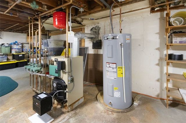 39 Greening Lane, Cranston, RI 02920