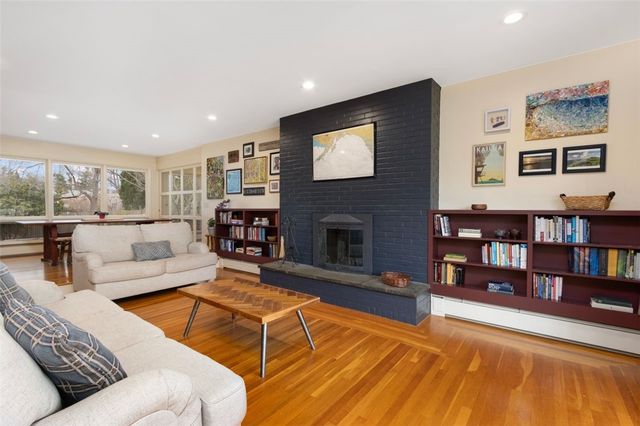 39 Greening Lane, Cranston, RI 02920