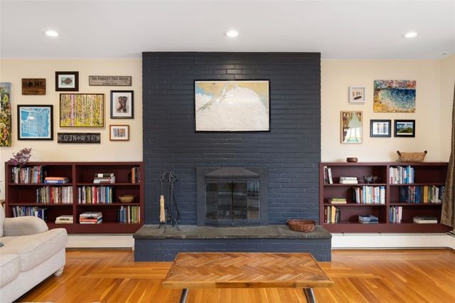 39 Greening Lane, Cranston, RI 02920