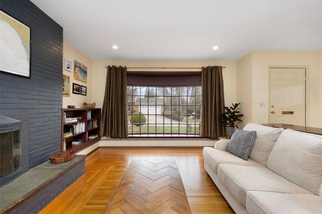 39 Greening Lane, Cranston, RI 02920