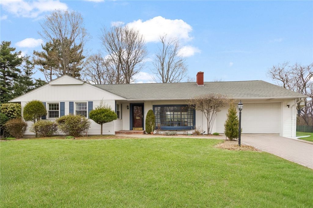 39 Greening Lane, Cranston, RI 02920