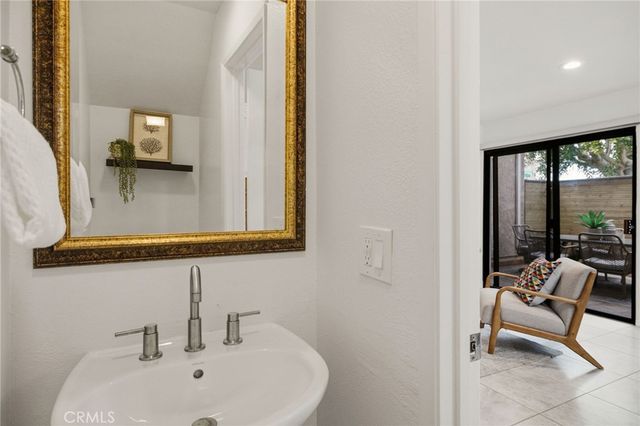 2300 Carnegie Lane 4, Redondo Beach, CA 90278
