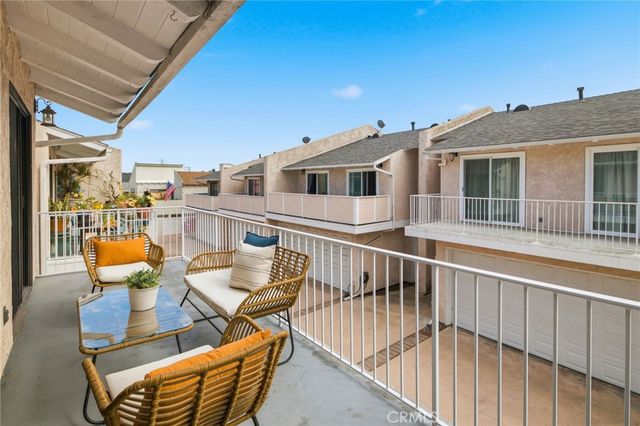 2300 Carnegie Lane 4, Redondo Beach, CA 90278