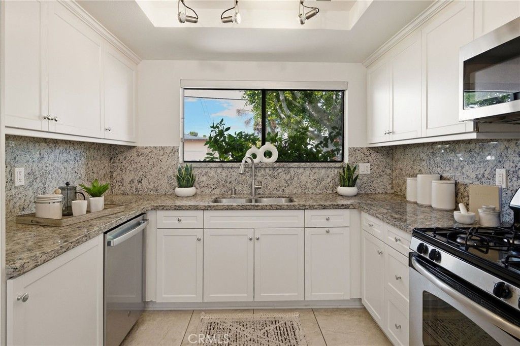 2300 Carnegie Lane 4, Redondo Beach, CA 90278