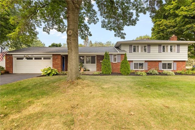 679 Heritage Drive, Greece, NY 14615