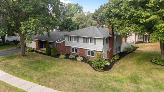 679 Heritage Drive, Greece, NY 14615
