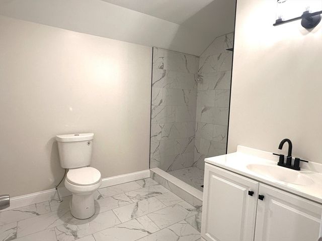 26 James Ave, Westport, MA 02790
