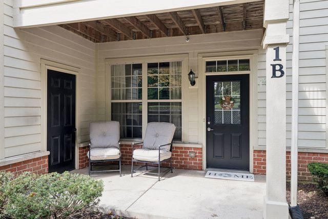 1032 SWIFT Road 1B, Glen Ellyn, IL 60137