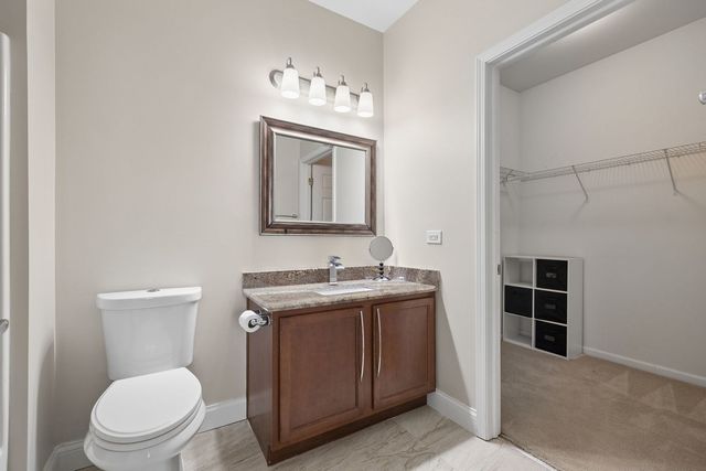 1032 SWIFT Road 1B, Glen Ellyn, IL 60137