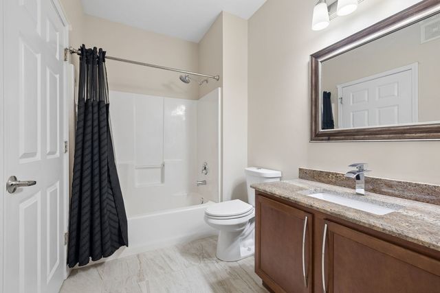 1032 SWIFT Road 1B, Glen Ellyn, IL 60137