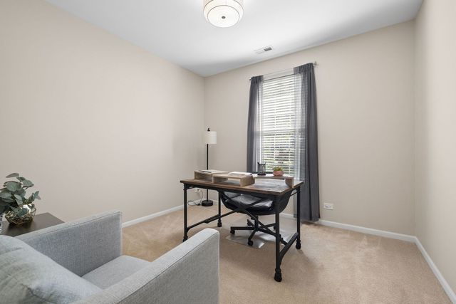1032 SWIFT Road 1B, Glen Ellyn, IL 60137