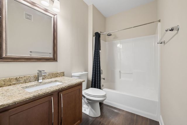 1032 SWIFT Road 1B, Glen Ellyn, IL 60137