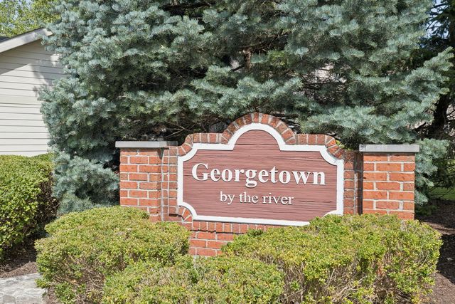 1032 SWIFT Road 1B, Glen Ellyn, IL 60137