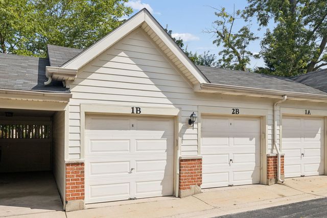 1032 SWIFT Road 1B, Glen Ellyn, IL 60137
