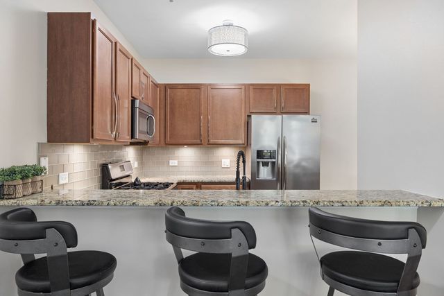 1032 SWIFT Road 1B, Glen Ellyn, IL 60137