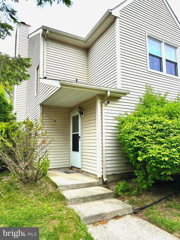 16 PIN OAK LN, Tuckerton, NJ 08087