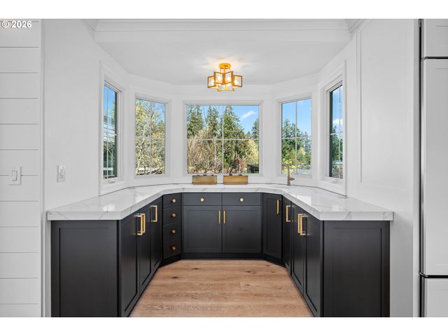 852 NORTHSHORE Rd, Lake Oswego, OR 97034
