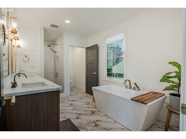 852 NORTHSHORE Rd, Lake Oswego, OR 97034