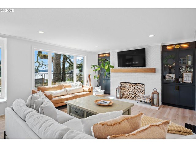 852 NORTHSHORE Rd, Lake Oswego, OR 97034