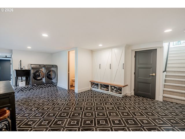 852 NORTHSHORE Rd, Lake Oswego, OR 97034
