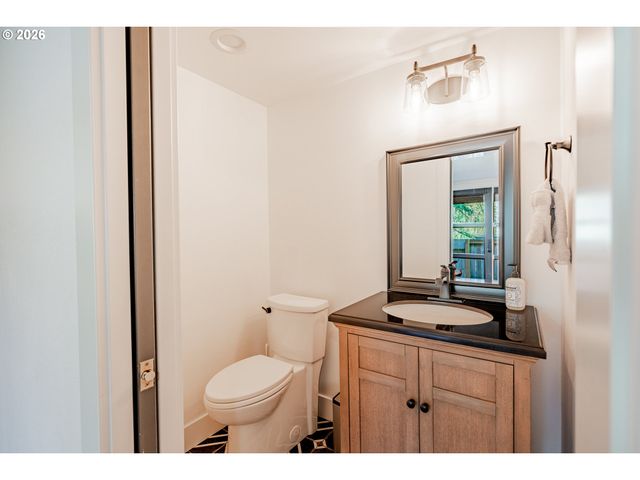 852 NORTHSHORE Rd, Lake Oswego, OR 97034