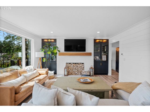 852 NORTHSHORE Rd, Lake Oswego, OR 97034