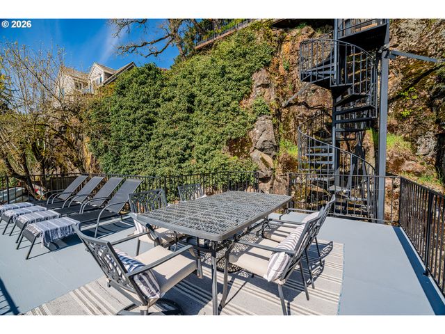 852 NORTHSHORE Rd, Lake Oswego, OR 97034