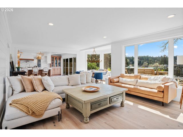 852 NORTHSHORE Rd, Lake Oswego, OR 97034