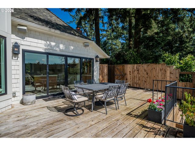 852 NORTHSHORE Rd, Lake Oswego, OR 97034