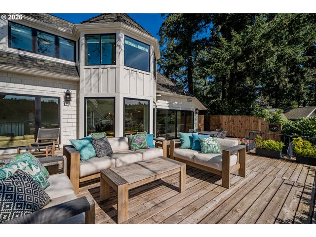 852 NORTHSHORE Rd, Lake Oswego, OR 97034