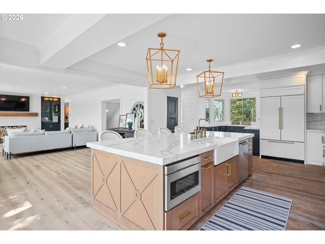 852 NORTHSHORE Rd, Lake Oswego, OR 97034