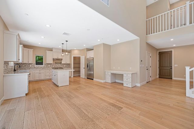 5460 2nd St, Rocklin, CA 95677