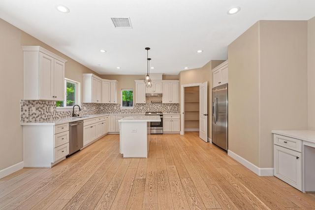 5460 2nd St, Rocklin, CA 95677