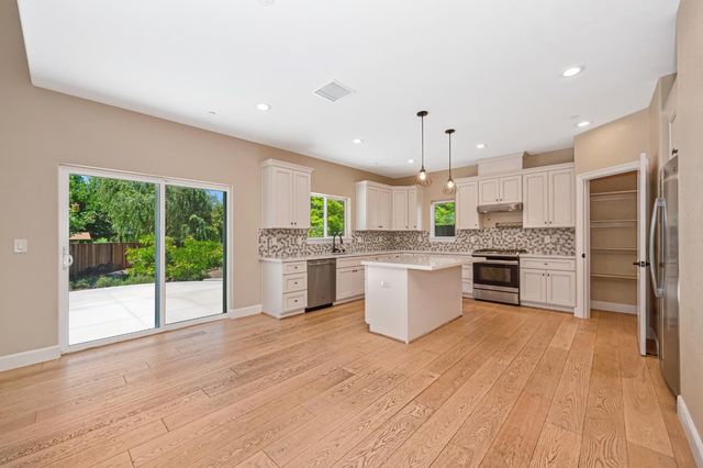5460 2nd St, Rocklin, CA 95677