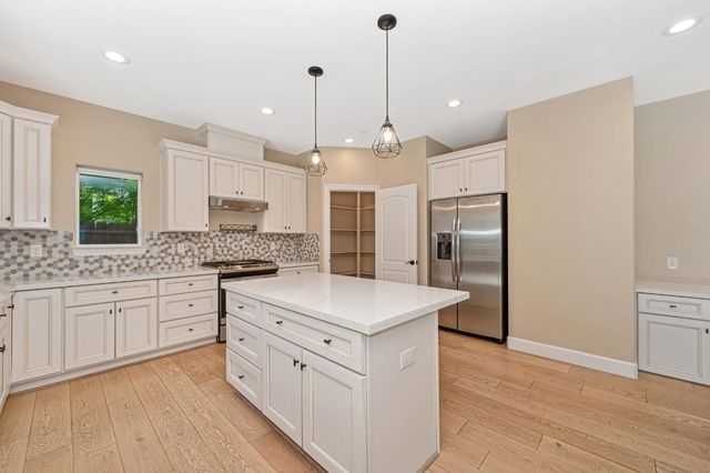 5460 2nd St, Rocklin, CA 95677