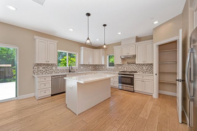 5460 2nd St, Rocklin, CA 95677