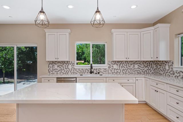 5460 2nd St, Rocklin, CA 95677