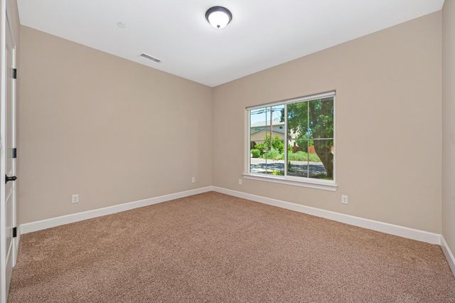 5460 2nd St, Rocklin, CA 95677