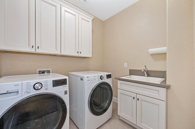 5460 2nd St, Rocklin, CA 95677