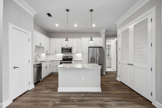 2111 Austin Street 624, Houston, TX 77002