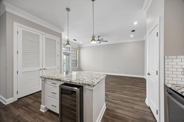 2111 Austin Street 624, Houston, TX 77002