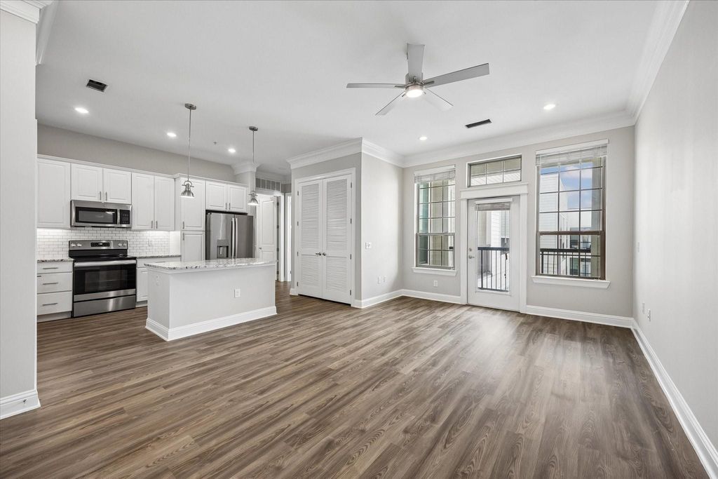 2111 Austin Street 624, Houston, TX 77002
