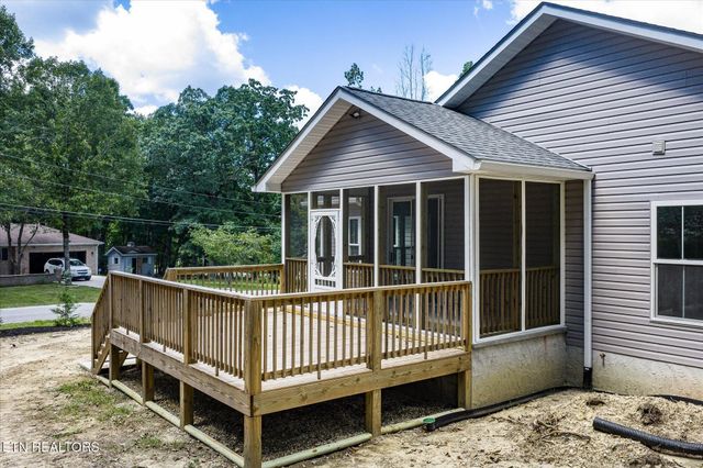 145 Lakeside Drive, Crossville, TN 38558