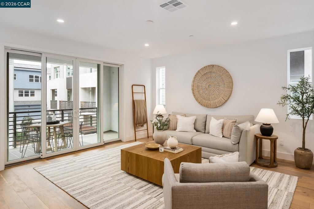 Image 18 of property listing at 6012 Sunglow Terr, San Ramon, CA 94583