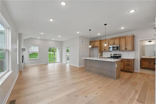 719 Glenn Circle, Raymore, MO 64083