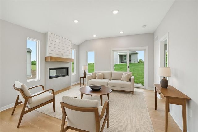 719 Glenn Circle, Raymore, MO 64083