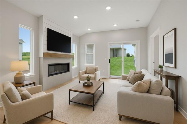 719 Glenn Circle, Raymore, MO 64083