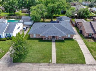 5000 Meadow Lark Street, Dickinson, TX 77539
